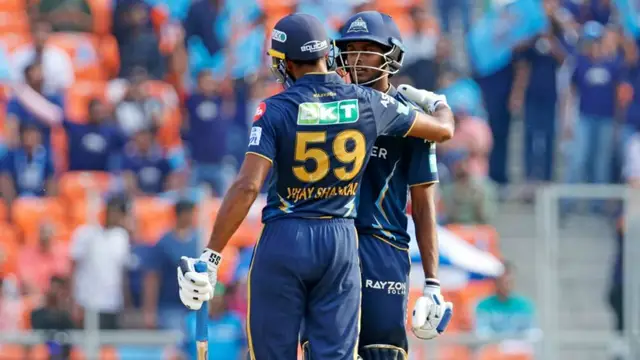 VIDEO: Vijay Shankar ने लगाईं छक्कों की हैट्रिक, 24 गेंदों में कूटे तबाड़तोड़ 63 रन