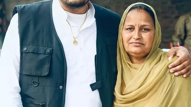 Sidhu Moosewala के घर गूंजी किलकारी, 58 की उम्र में चरण कौर ने दिया बेटे को जन्म, पिता ने दिखाई शक्ल