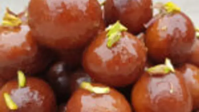 2 பாக்கெட் மேரி பிஸ்கட் இருந்தால் போதும் தித்திக்கும் சுவையில் குலாப் ஜாமூன் இப்படி ட்ரை பண்ணி பாருங்க!