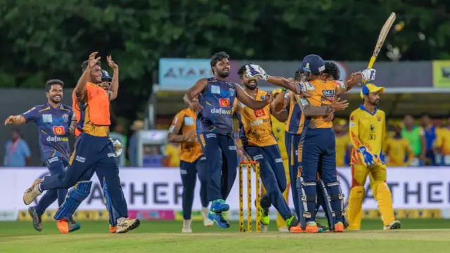 ஒரே ஓவரில் 32 ரன்கள். திண்டுக்கல் அணியை வீழ்த்தி TNPL பைனலுக்கு முன்னேறியது நெல்லை.