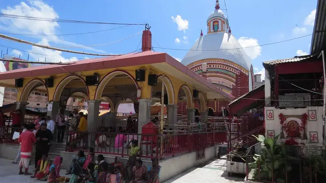 அசைவ உணவை பிரசாதமாக தரும் இந்தியாவில் உள்ள 8 கோவில்கள் பற்றி தெரியுமா ?