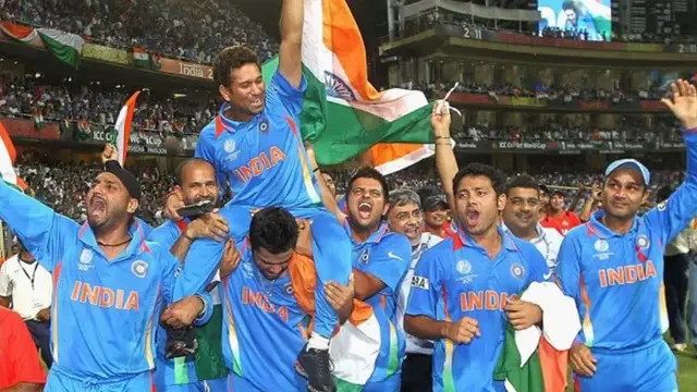 சச்சினை 2011 உலக கோப்பையில் தோனியோ அல்லது நானோ தோளில் தூக்காமல் கோலி தூக்க காரணம் இதுதான் – விளக்கமளித்த சேவாக்.