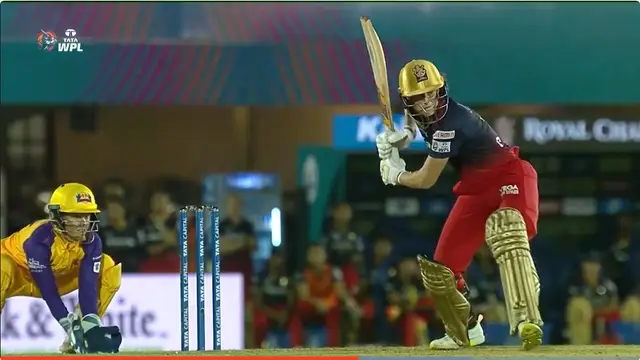 Ellyse Perry का तूफानी छक्का, मैदान के बाहर जाकर गिरी बॉल, वीडियो वायरल