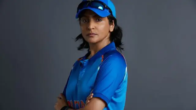 अनुष्का शर्मा-विराट कोहली बेटी वामिका संग पहुंचे वृंदावन, वायरल हुआ वीडियो