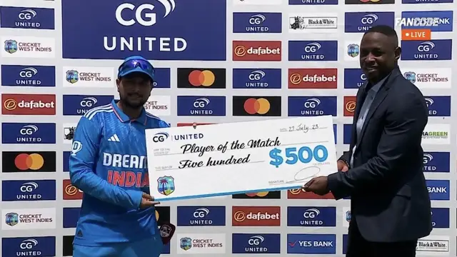 இவரை போல ஒரு சீனியர் வீரர் அணியில் இருப்பது எனக்கு பெரிய உதவி – ஆட்டநாயகன் குல்தீப் யாதவ் பேச்சு.
