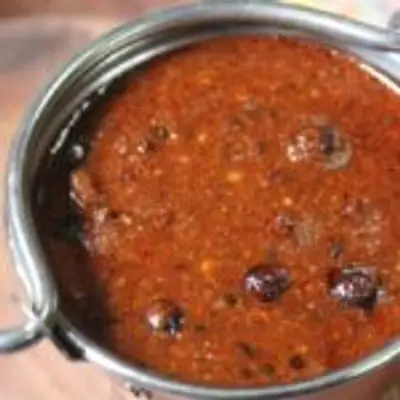 ருசியான கல்யாணவீட்டு  வத்தல் குழம்பு இப்படி செய்து பாருங்க? இதன் சுவையே தனி தான்!