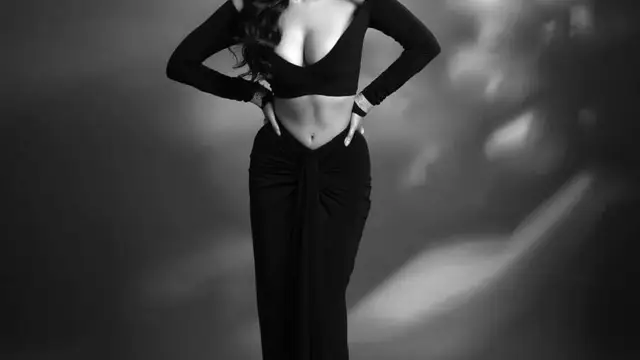 Esha Gupta का लेटेस्ट फोटोशूट हुआ वायरल, ब्लैक ब्यूटी का बोल्ड अवतार देख उड़ जायेंगे होश