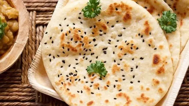 क्रिस्पी कुलचा रेसिपी ( Crispy Kulcha Recipe )