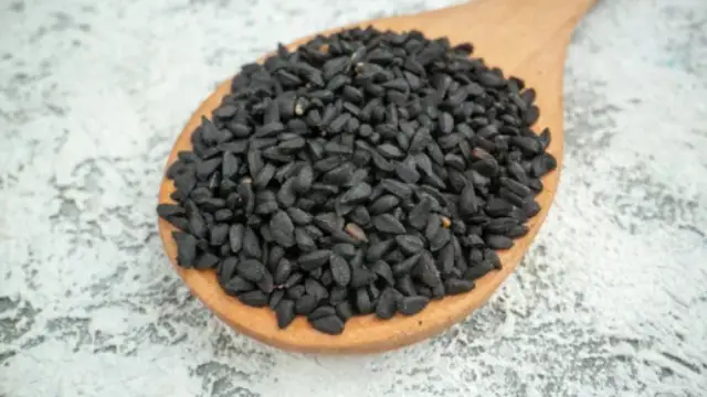 காலையில் வெறும் வயிற்றில் கருஞ்சீரக நீரைக் குடித்தால் உடலில் என்னென்ன அற்புதங்கள் நிகழும் தெரியுமா ?