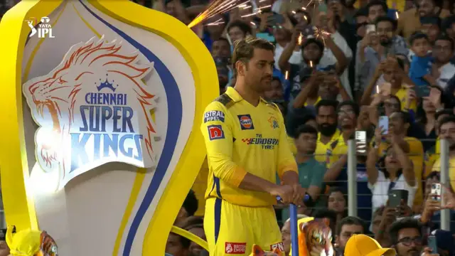 IPL 2023 की ट्रॉफी के साथ नजर आया पांड्या और धोनी, स्टेडियम में आये 1 लाख दर्शक, देखे वायरल तस्वीरें