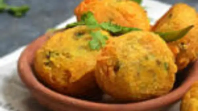 சூப்பரான உருளைக்கிழங்கு மசாலா போண்டா ஒரு முறை இப்படி ட்ரை பண்ணி பாருங்கள்!