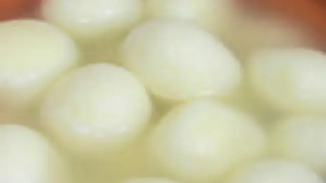 தித்திக்கும் சுவையில் ஸ்வீட்ஸ் சாப்பிட நினைத்தால் பெங்கால் ரசகுல்லா இப்படி செய்து பாருங்க!