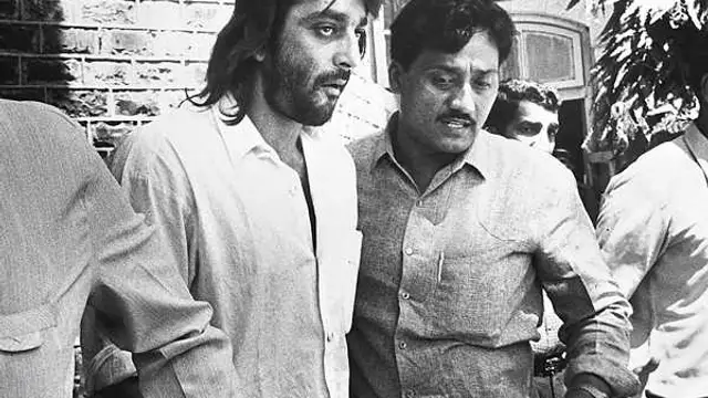 ‘जेल में फटा कपड़ा पहनते थे, जान से मारने की मिलती थी धमकियां’, संजय दत्त के वकील का बड़ा खुलासा