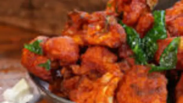 காரசாரமான ருசியில் காலிஃப்ளவர் பக்கோடா இப்படி செய்து பாருங்கள்! டீ & காபிக்கு பக்காவான ஸ்நாக்!