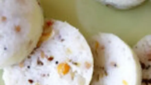 மென்மையான தாளிச்ச இட்லி இப்படி ஒரு தரம் ட்ரை பன்னி பாருங்க! 4 இட்லி அதிகமாவே சாப்பிடுவாங்க!