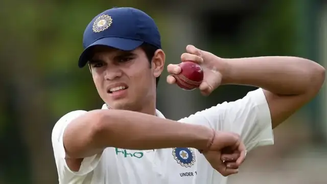 “साले कट ले…!” Arjun Tendulkar ने फोटो ले रहे फैन को दी गाली! इंटरनेट पर वायरल हो रही सचिन के लाल की करतूत