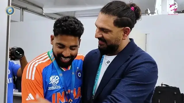 Ind vs USA: इस बार सिक्सर किंग ने किया मेडल देने का काम, टीम इंडिया के ड्रेसिंग रूम में लिया एक खास नाम