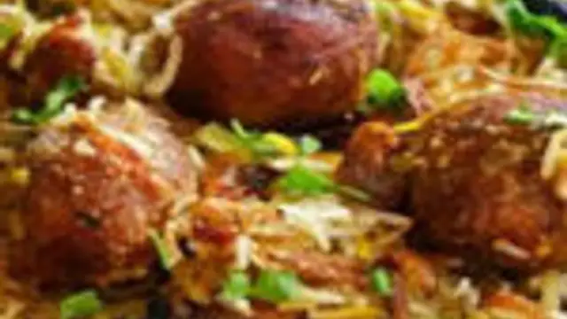 சைவ பிரியாணி சாப்பிடணும்னு முடிவு பண்ணா இந்த அட்டகாசமான கோலா உருண்டை பிரியாணியை செய்து அசத்துங்க!!!