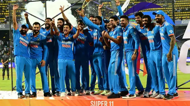 அவர் இந்திய அணியின் முதுகெலும்பு.. இவர் செய்வது எளிதான காரியம் கிடையாது – முன்னாள் வீரர் புகழாரம்.