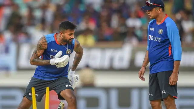 “அவர் அந்த விஷயத்திற்கு சரிப்பட்டு வர மாட்டாரு” புதிய பயிற்சியாளரை போடுங்க – டிராவிட்டை கடுமையாக விமர்சித்த முன்னாள் வீரர்.