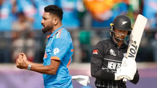 ஆரம்பத்திலேயே விக்கெட்டுகளை இழந்து தடுமாறும் நியூசிலாந்து அணி. கலக்கும் இந்திய அணி பௌலர்கள்.