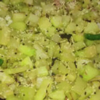 சாம்பார் சாதத்துக்கு ருசியான வெள்ளரிக்காய் பொரியல் இப்படி ஒருமுறை செஞ்சு பாருங்க!!!