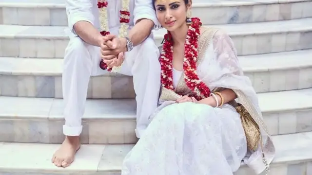 Mouni Roy ने अलग अंदाज में किया पति Suraj Nambiar को विश, सात वचनों के साथ मनाया शादी की पहली सालगिरह