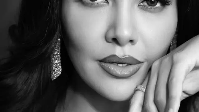 Esha Gupta का लेटेस्ट फोटोशूट हुआ वायरल, ब्लैक ब्यूटी का बोल्ड अवतार देख उड़ जायेंगे होश