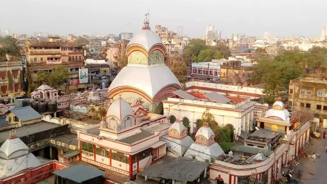 அசைவ உணவை பிரசாதமாக தரும் இந்தியாவில் உள்ள 8 கோவில்கள் பற்றி தெரியுமா ?