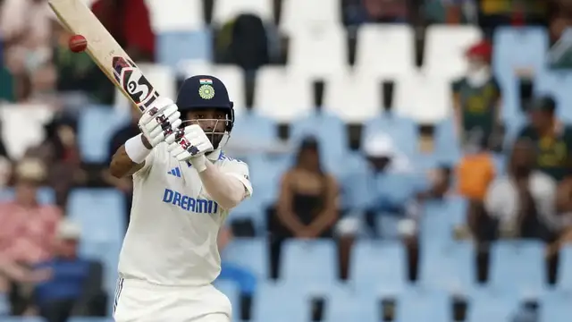 இந்திய அணிக்காக தனி ஒரு நபராக போராடிய கே.எல்.ராகுல். மழையின் காரணமாக நிறுத்திவைக்கப்பட்ட முதல் நாள் ஆட்டம்.