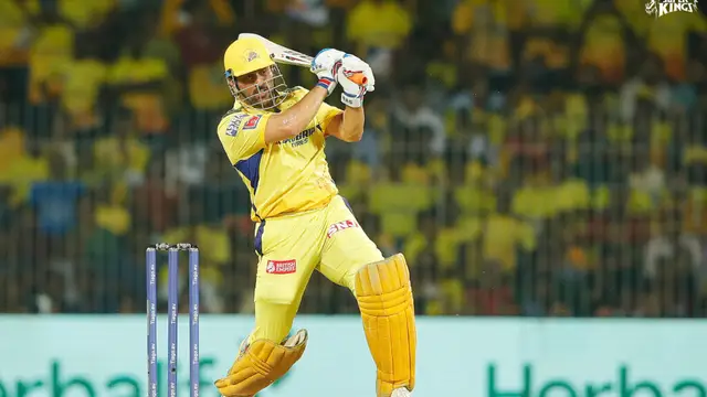IPL வரலாற்றிலேயே கடைசி ஓவர்களில் அதிக ரன்களை குவித்த வீரர் என்ற சாதனையை படைத்த தோனி.