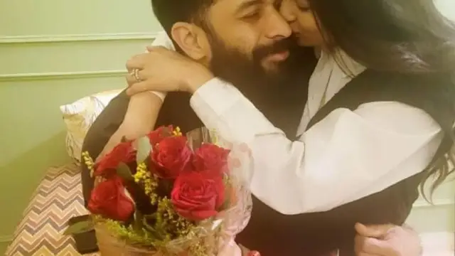 Mouni Roy ने अलग अंदाज में किया पति Suraj Nambiar को विश, सात वचनों के साथ मनाया शादी की पहली सालगिरह