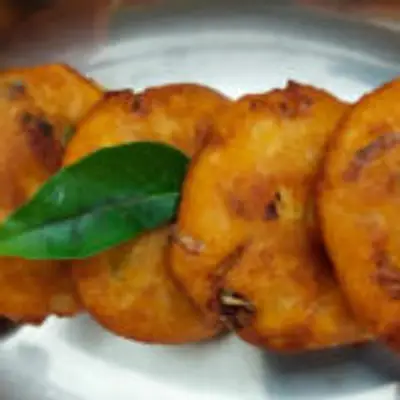 மாலை நேர ஸ்நாக்ஸாக சாப்பிட ருசியான சர்க்கரைவள்ளி கிழங்கு வடை இப்படி செய்து பாருங்க!