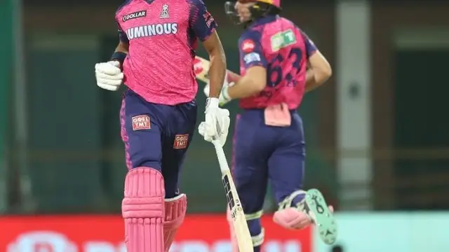 IPL வரலாற்றிலேயே கடைசி ஓவர்களில் அதிக ரன்களை குவித்த வீரர் என்ற சாதனையை படைத்த தோனி.
