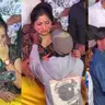 रजनीकांत की हीरोइन रचिता राम संग फैन की बदसलूकी, सेल्फी के बाद खींचे गाल, यूजर्स बोले- ये कैसी बेहूदगी!
