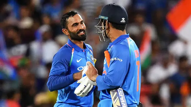 தினேஷ் கார்த்திக்கிற்க்கு தோனி செய்த உதவியைப் பற்றி நெகிழ்ந்து பேசிய ஆகாஷ் சோப்ரா.