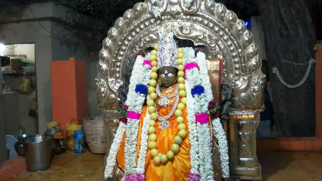 ஆடி மாதம் முடிவதற்குள் இந்த 1 பொருளை குலதெய்வ கோவிலுக்கு தானமாக கொடுத்து விடுங்கள்! வீட்டில் அதிசயங்கள் நடக்கும்!