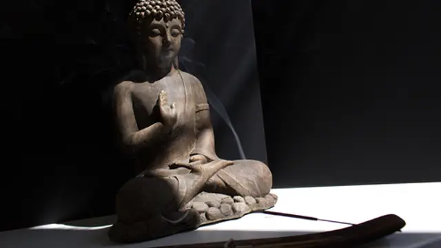 புத்தர் சிலையை வீட்டில் வைத்து வழிபடுபவர்கள் இந்த இடத்தில் மட்டும் வைத்து வழிபடாதீர்கள்!
