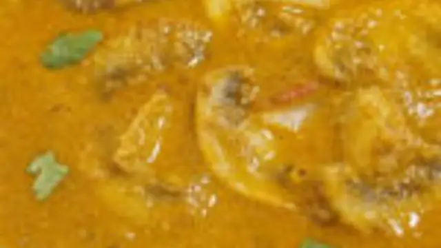 கறி குழம்பையே மிஞ்சும் ருசியில் காளான் குழம்பை ஒருமுறை இப்படி செய்து பாருங்க!