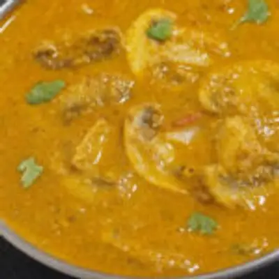 கறி குழம்பையே மிஞ்சும் ருசியில் காளான் குழம்பை ஒருமுறை இப்படி செய்து பாருங்க!