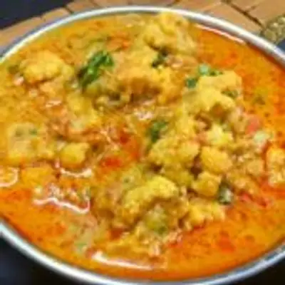 இட்லி, தோசைக்கு ஏற்ற காலிப்ளவர் குருமா இப்படி செய்து பாருங்க! இதன் சுவையே தனி தான்!