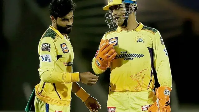 தோனியுடன் ஜடேஜாவுக்கு ஏன் பிளவு ஏற்பட போகிறது – CSK லெஜண்ட்ஸ் இடையேயான வதந்திகள் குறித்து பேசிய வாசிம் அக்ரம்.