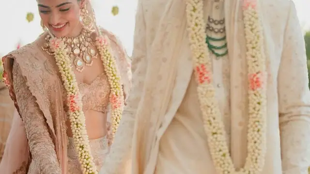 KL Rahul का हाथ थामकर Athiya Shetty ने लिए सात फेरे, सामने आई शादी की पहली तस्वीर