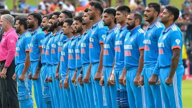 “ரவீந்திர ஜடேஜா ஒரு ராக் ஸ்டார்” என அந்த ஜாம்பவான் அப்போதே சொன்னார் – புகழ்ந்து தள்ளிய தினேஷ் கார்த்திக்.