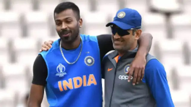 “தோனி எனக்கு அண்ணன் போன்றவர்” அவருக்கு பிறகு ஹர்திக் பாண்டியாதான் இந்த விஷயத்தை செய்கிறார் – பாராட்டிய சாஹல்.