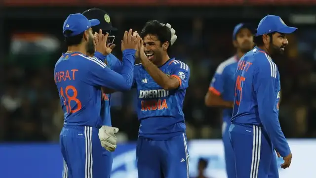 அவர் T20 வாய்ப்புகளை சரியாக பயன்படுத்தி வருகிறார் – இளம் வீரரை பாராட்டிய இந்திய அணியின் கேப்டன் ரோஹித் ஷர்மா.