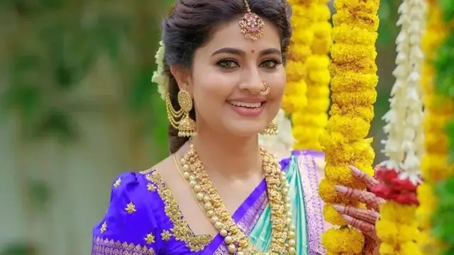 பெண்களின் முத்தில் தெய்வீக  மற்றும் வசீகர தன்மை பெற! இதை மட்டும் செய்யுங்கள் போதும்!
