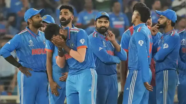 விராட் முன்ன மாதிரி கிடையாது.. ரோஹித்தும் விராட்டும் இந்த தப்ப மறுபடியும் செய்யாதிங்க – சஞ்சய் மஞ்சுரேகர்.