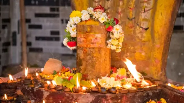 சோகம் தீர்க்கும் சோமவார விரதம் இருப்பது எப்படி? சோமவார விரதம் இருப்பதன் பலன் மற்றும் அதன் வரலாறு!