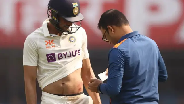 इंदौर टेस्ट में चोटिल हुए Shubman Gill, मैदान पर ही बहने लगा कमर से खून, रोहित शर्मा के उड़े होश